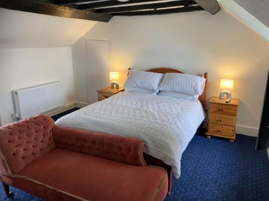Bryntirion Farmhouse Rooms Llanfair Caereinion Exteriér fotografie